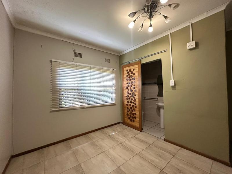 To Let 4 Bedroom Property for Rent in Southernwood Eastern Cape